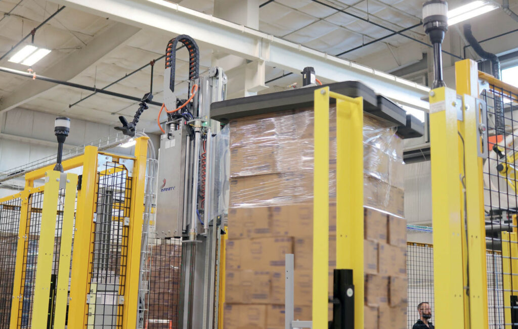 Infinity palletizers offer fully servo, fully automatic stretch wrapping.